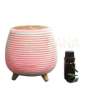 Moderner zen’arome usb-duft- und aromadiffusor lina mit weißem zylinder, roten led-streifen, holzdeckel und drei beinen