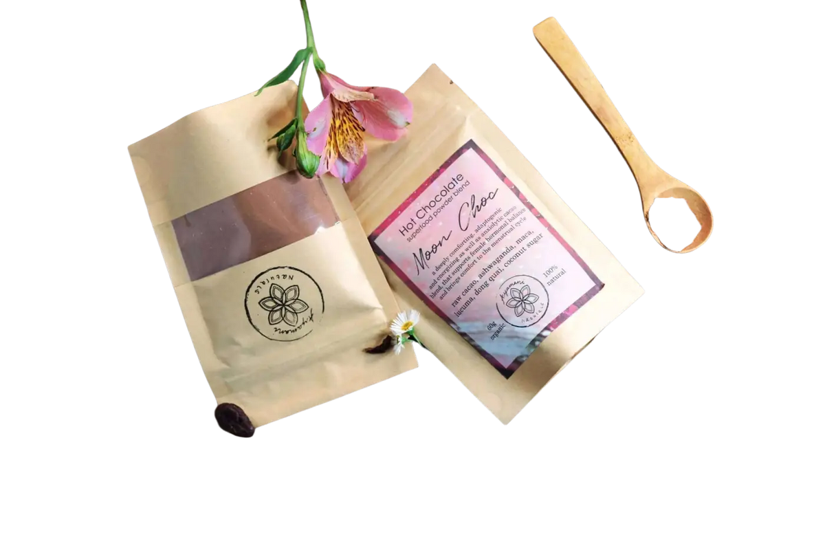 Zeremonieller Kakao von Moon Choc, heiße Schokolade mit Fairtrade-Kakao, in einer Tasse, Ayamani Naturals Süßigkeiten & Snacks